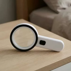 Lupa de mão compacta com LED para idosos